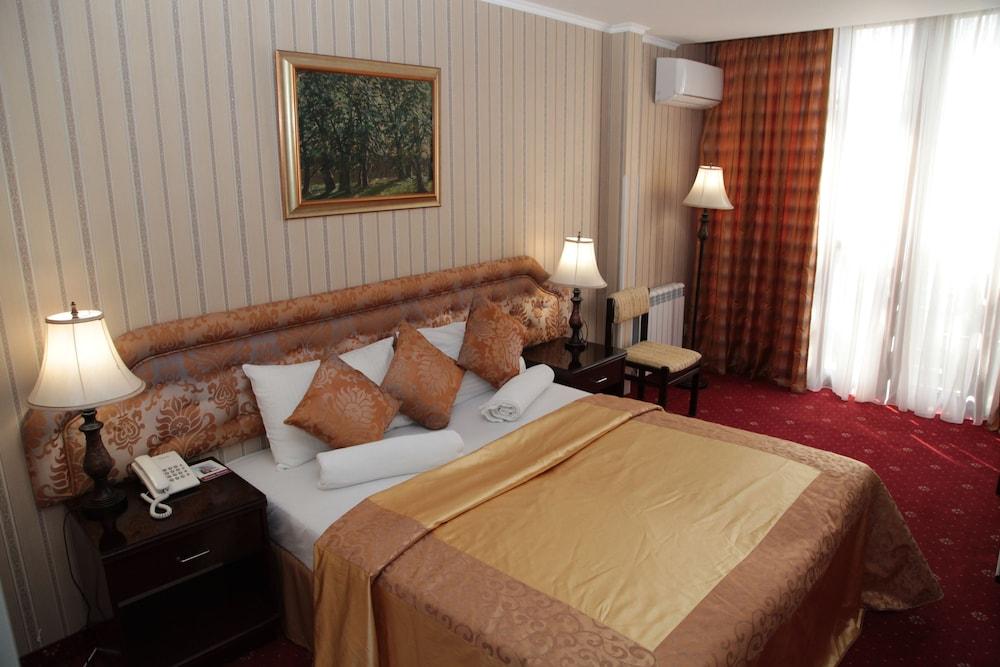 Shirak Hotel Ереван Екстериор снимка