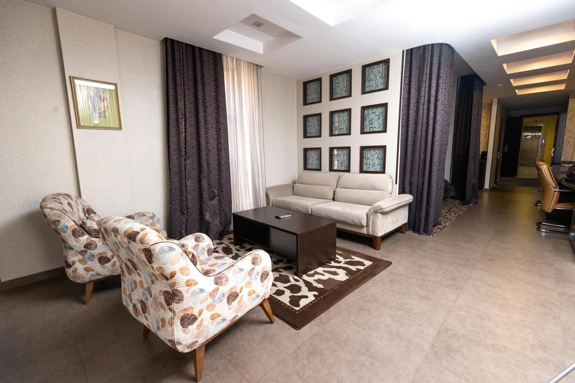 Shirak Hotel Ереван Екстериор снимка
