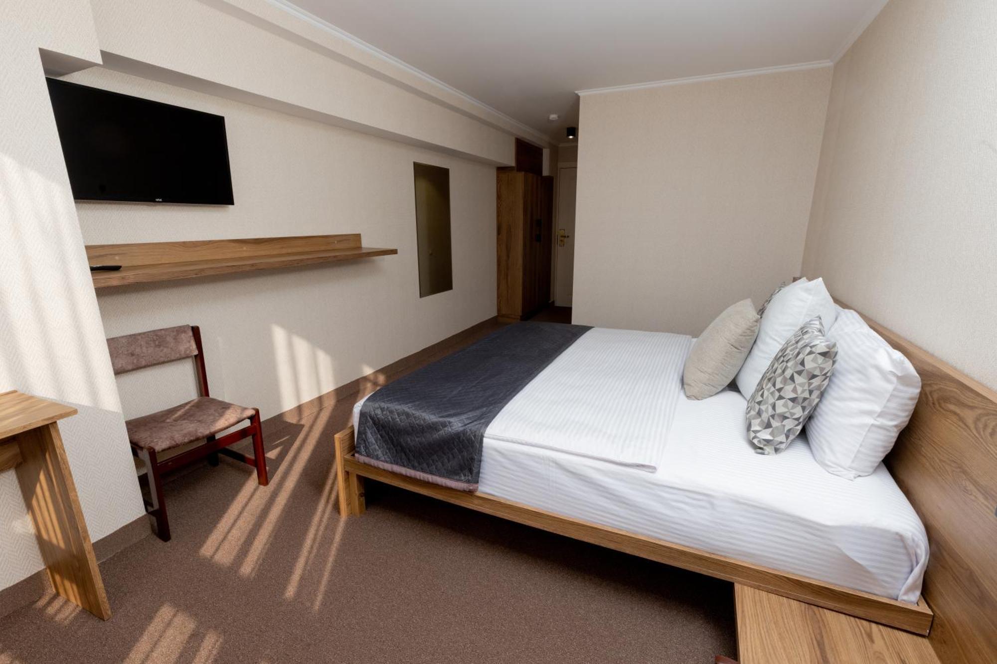 Shirak Hotel Ереван Екстериор снимка