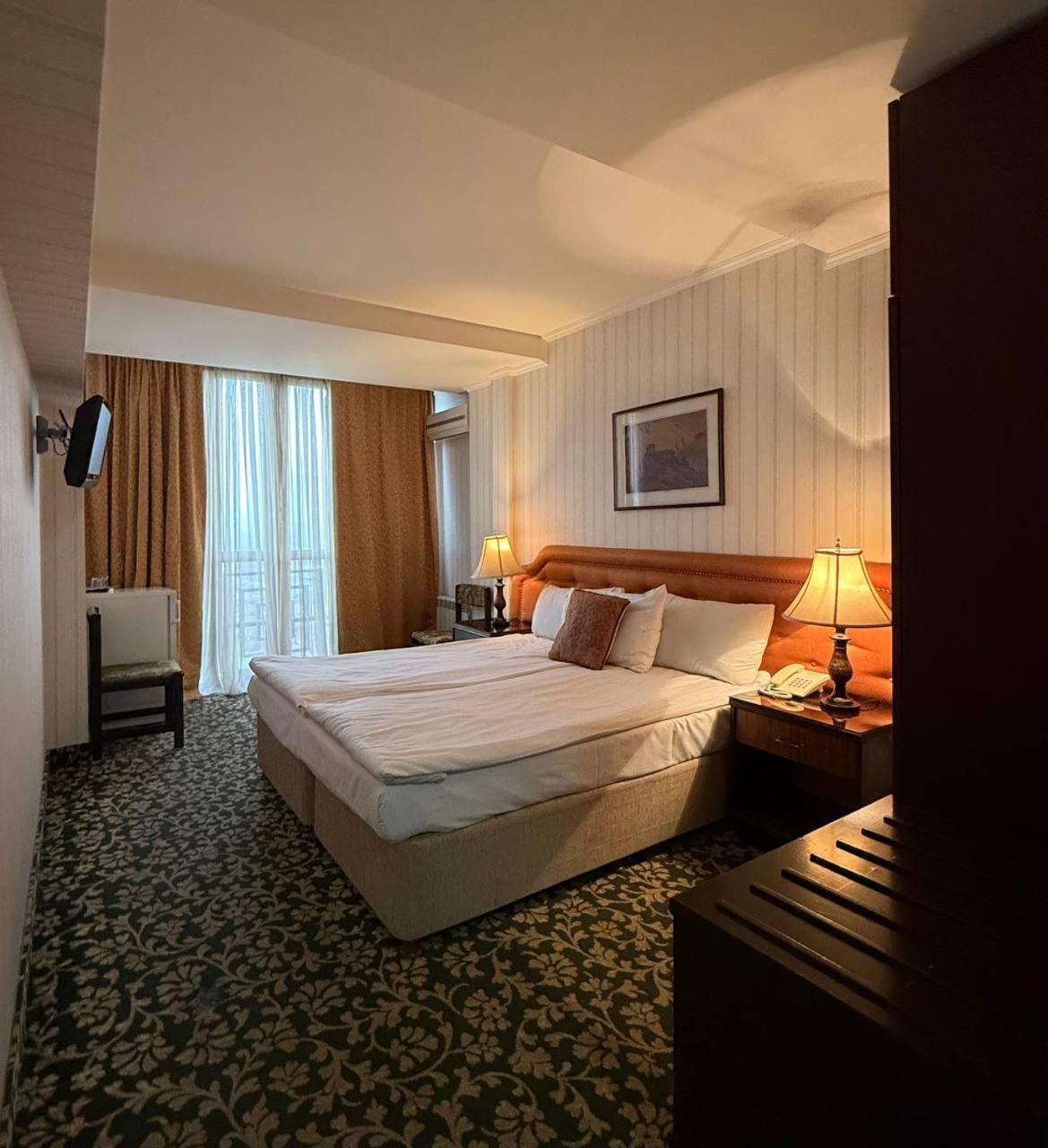 Shirak Hotel Ереван Екстериор снимка