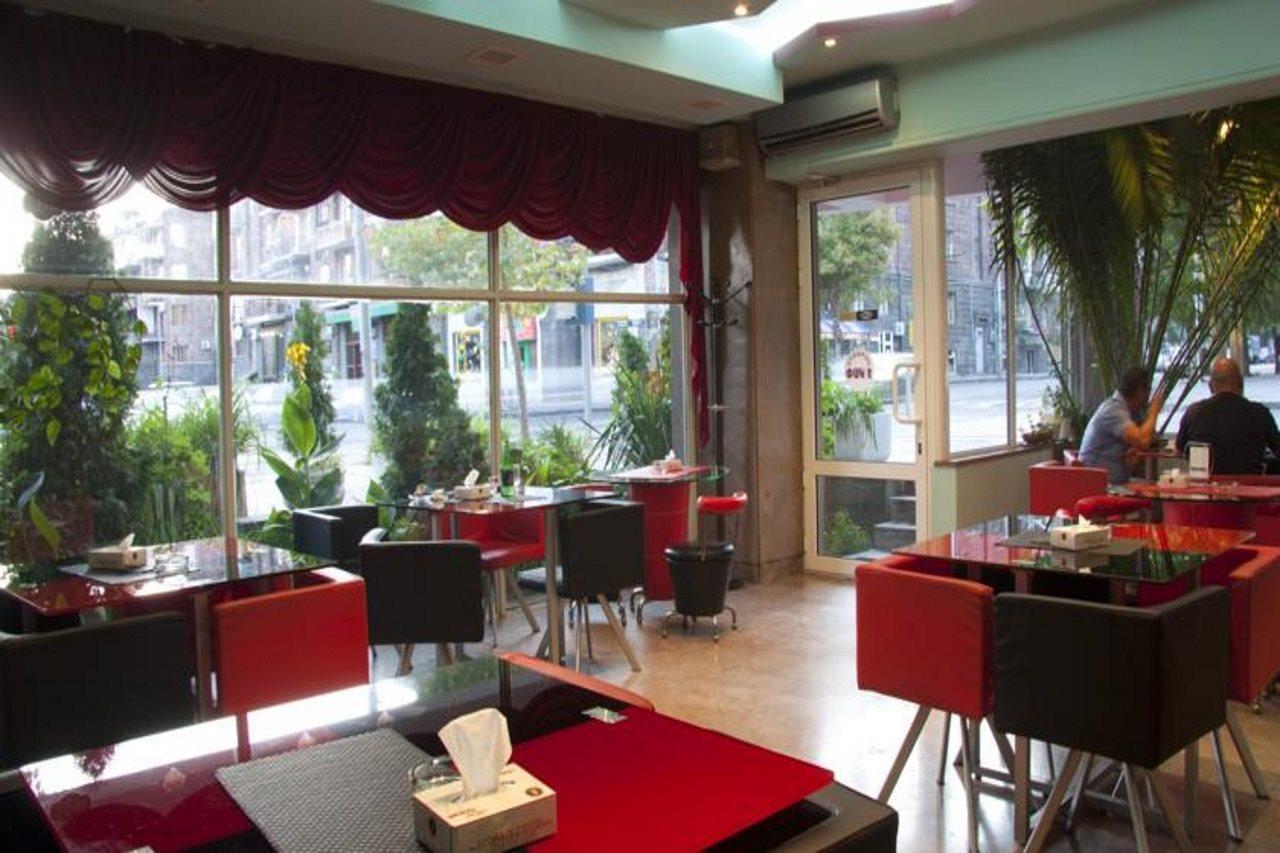 Shirak Hotel Ереван Екстериор снимка
