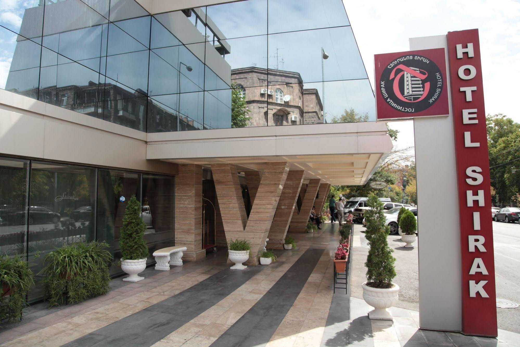 Shirak Hotel Ереван Екстериор снимка