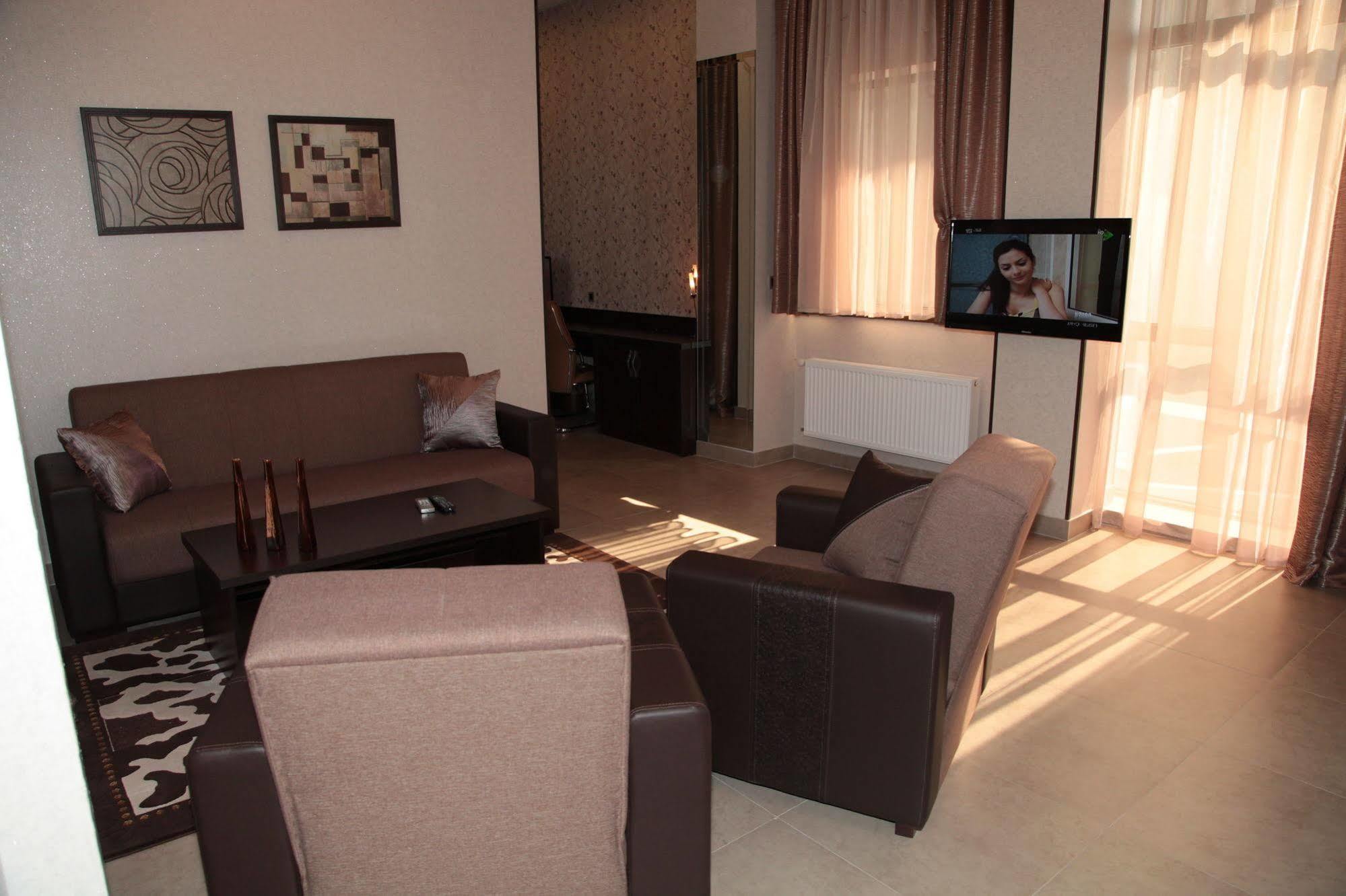 Shirak Hotel Ереван Екстериор снимка
