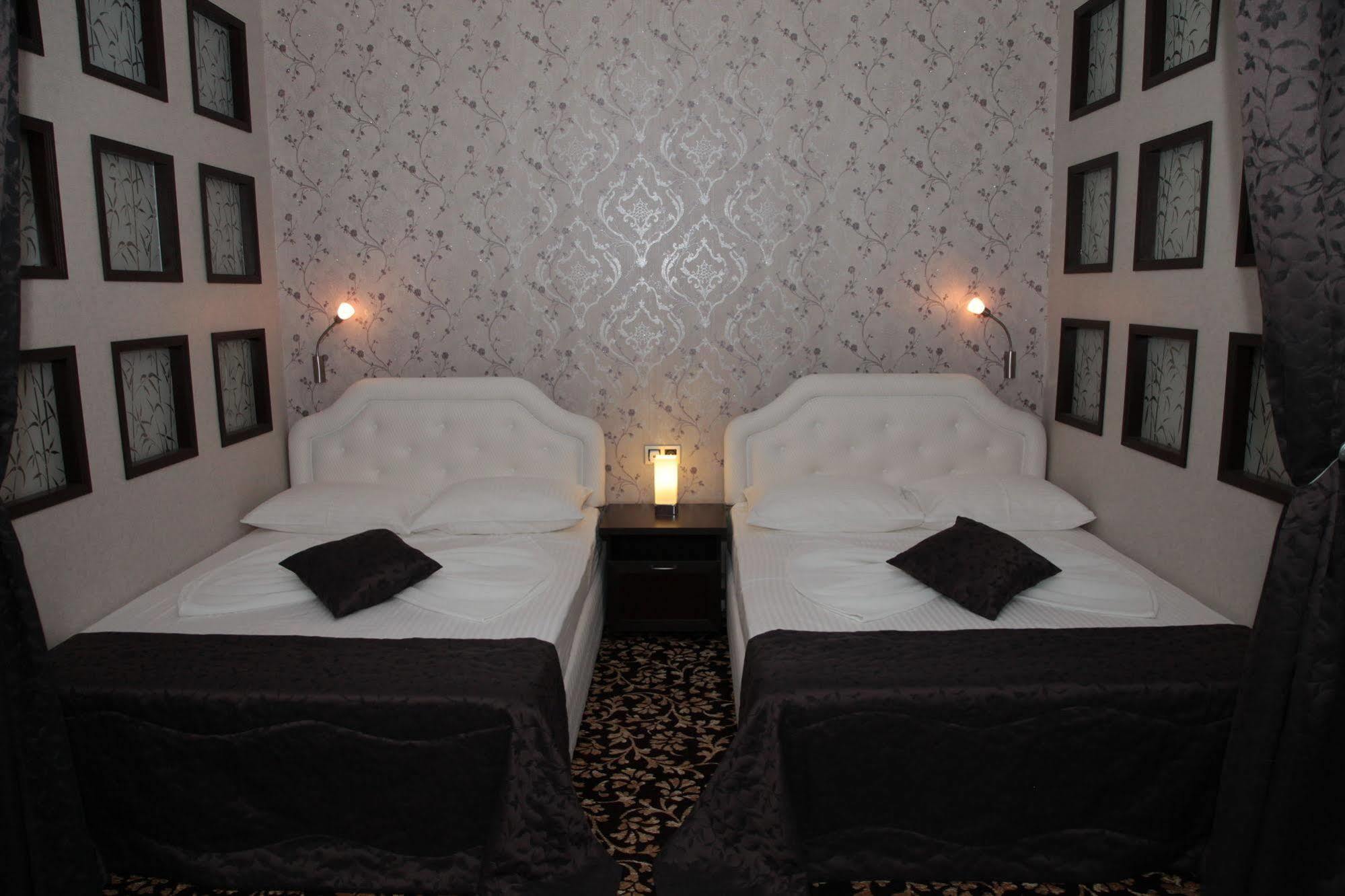 Shirak Hotel Ереван Екстериор снимка